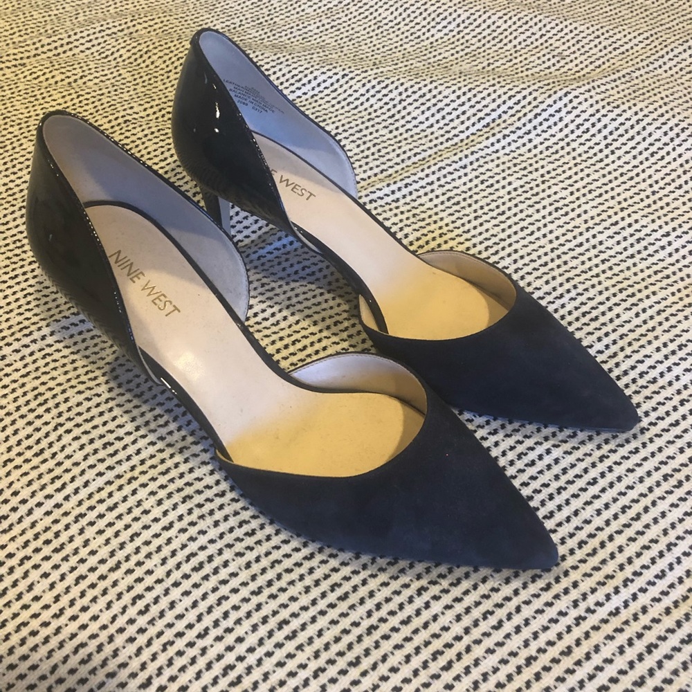 Nine West Navy pumps. Only worn twice. GUC